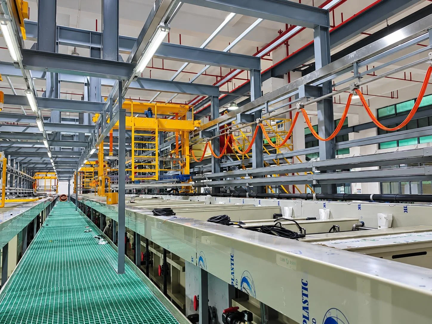 Continuous plating equipment for electronic components